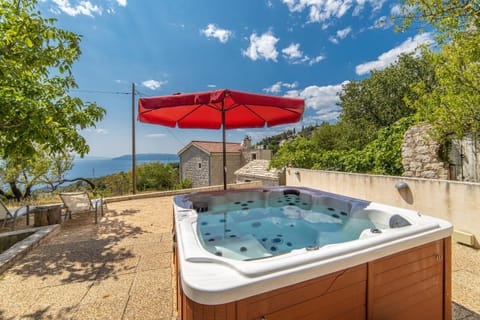 Garden, Hot Tub