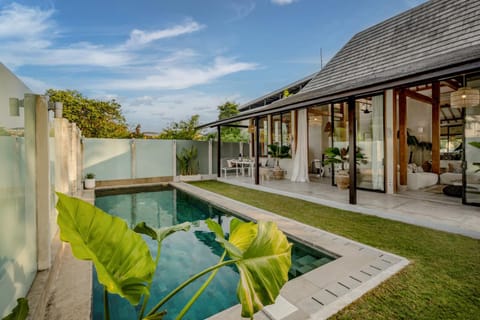 Property building, Pool view, Swimming pool