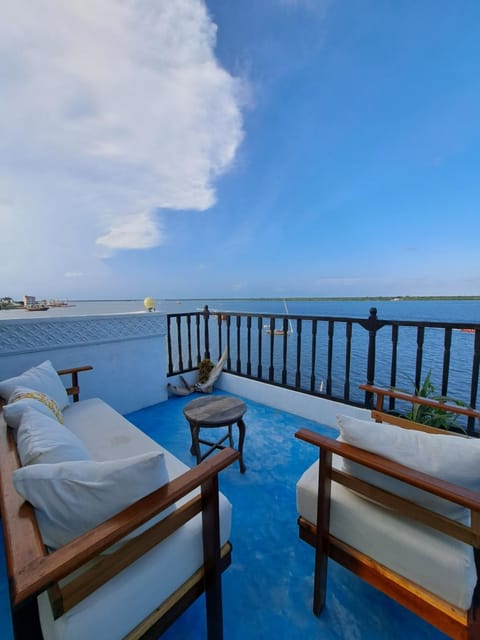 View (from property/room), Balcony/Terrace, Seating area, Sea view