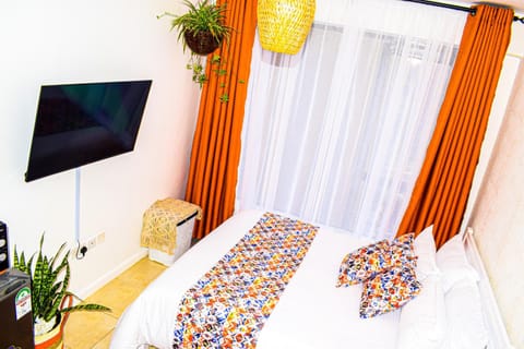 Bed, TV and multimedia, Bedroom