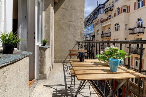 Balcony/Terrace, City view