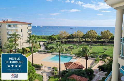 View (from property/room), Sea view, Swimming pool