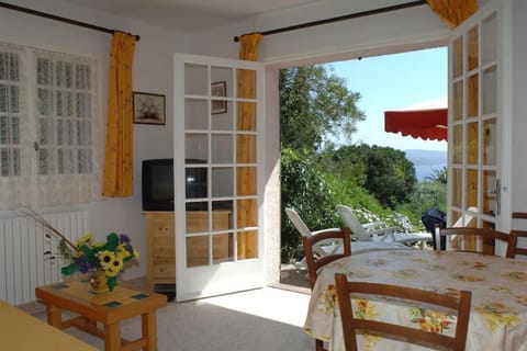 Appartement T 2 vue mer Apartment in Cavalaire-sur-Mer