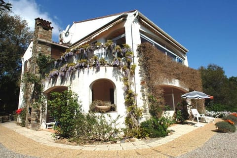 Appartement T 2 vue mer Apartment in Cavalaire-sur-Mer