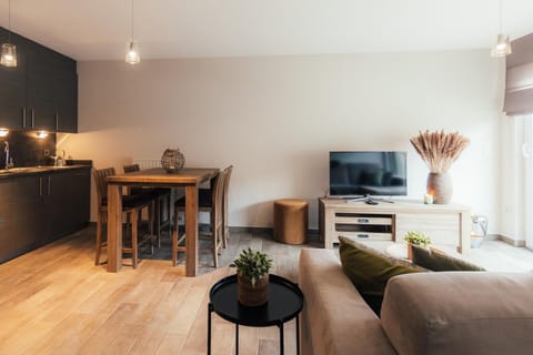 Living room, Seating area, kitchen