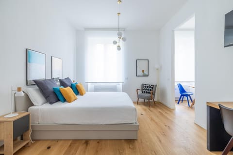 Bed, Photo of the whole room