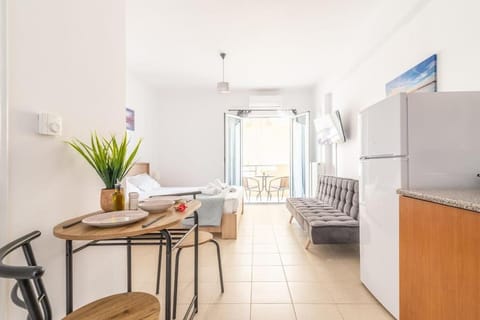 Bed, Balcony/Terrace, Kitchen or kitchenette, Living room, Photo of the whole room, Seating area, Dining area