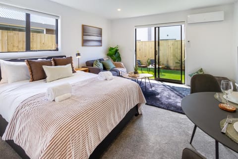 Bed, Living room, Photo of the whole room, Seating area, Bedroom