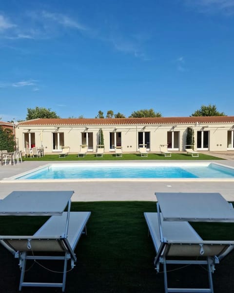 Day, Pool view, Swimming pool, sunbed