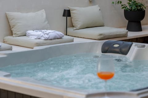 Hot Tub, Spa and wellness centre/facilities