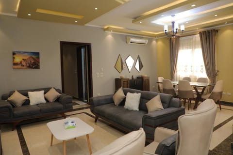 Seating area, Dining area
