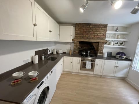 Coffee/tea facilities, Kitchen or kitchenette, dishwasher, minibar, pet friendly, stove, toaster, washing machine