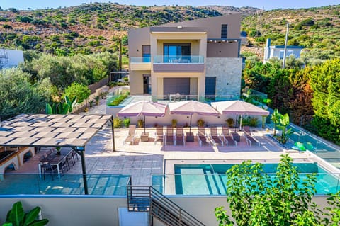 Property building, Pool view, Swimming pool, sunbed