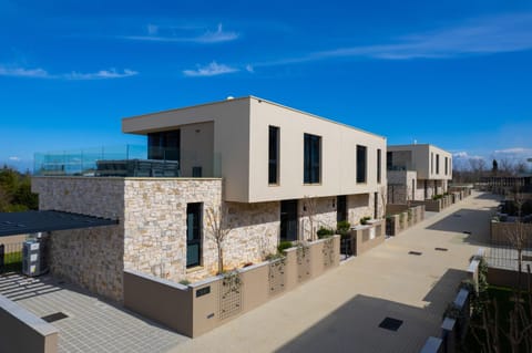 Property building, Neighbourhood