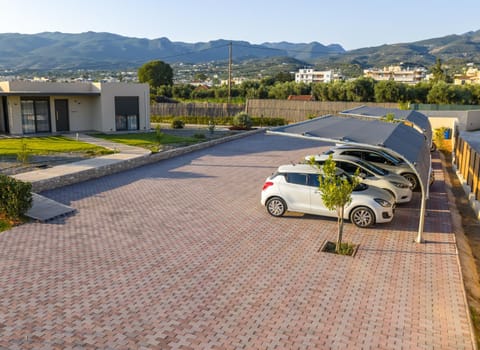 Property building, Neighbourhood, Natural landscape, Garden, Location, Parking