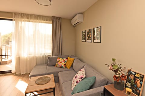 Communal lounge/ TV room, Balcony/Terrace, Living room, City view, air conditioner