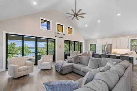 TV and multimedia, Living room, Seating area, fireplace