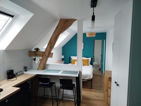 Photo of the whole room, Dining area, Bedroom