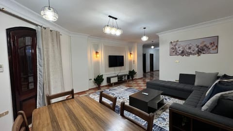 Communal lounge/ TV room, TV and multimedia, Living room, Seating area, Evening entertainment
