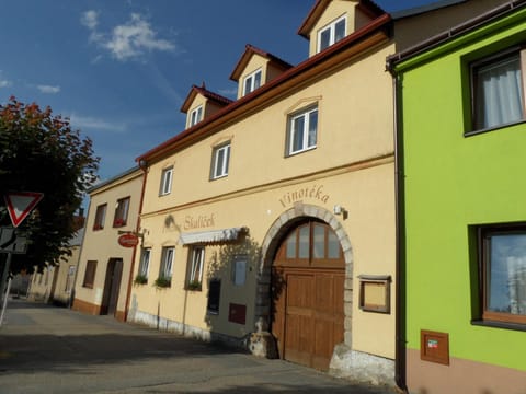 Facade/entrance