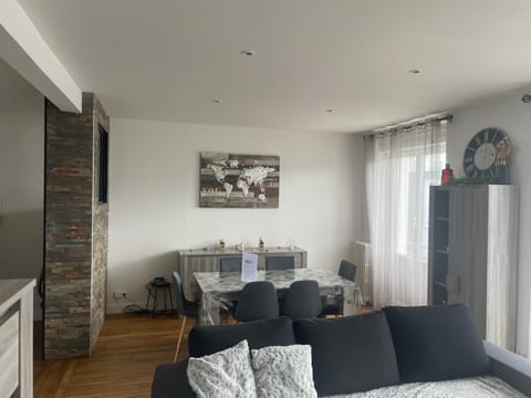 Jaurès-Pilier rouge/App spacieux/3 chambres/6 pers Apartment in Brest