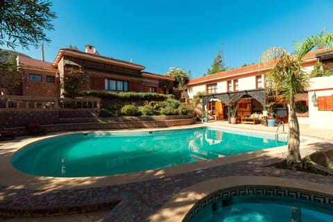 Restaurant/places to eat, View (from property/room), Swimming pool, Meals, Dinner, internet