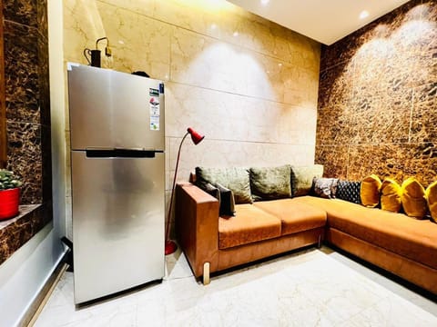 Kitchen or kitchenette, Living room, Seating area, oven