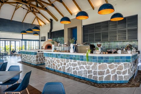 Property building, Restaurant/places to eat, Breakfast
