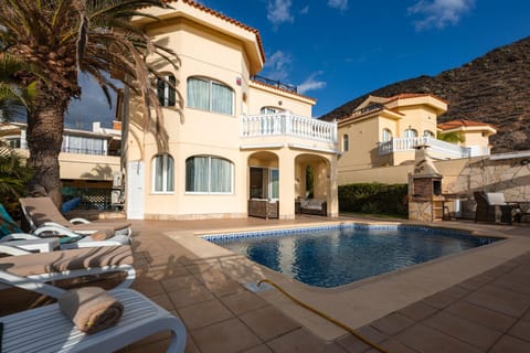 Property building, Natural landscape, Mountain view, Pool view, Swimming pool, sunbed