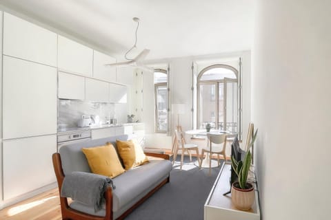 Kitchen or kitchenette, Living room, Seating area, Dining area