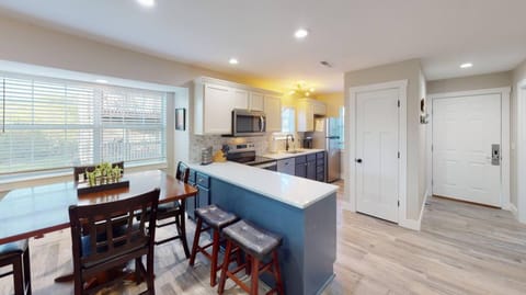 Beautiful Condo, Steps From Table Rock Lake & Sdc House in Indian Point