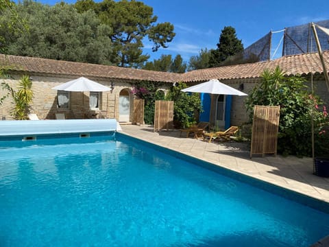 Property building, Patio, Day, Pool view, Swimming pool, sunbed