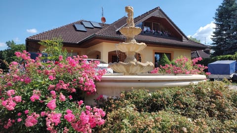 Property building, Spring, Day, Garden, Garden view