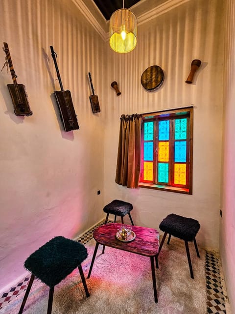 Seating area, Internal: Not applicable to any particular room