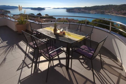 Apartments Matea Apartment in Tisno