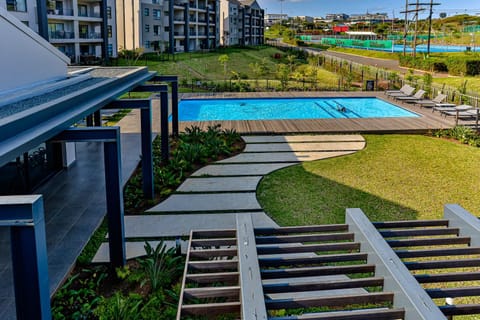 Property building, Day, Pool view, Swimming pool, sunbed