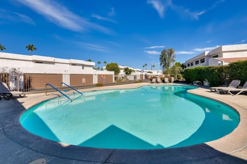 Pet-Friendly Rancho Mirage Townhome with Pool! House in Cathedral City