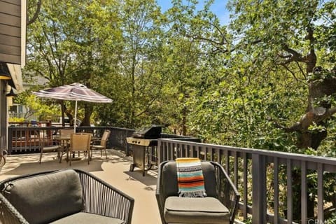 Charming Getaway Cabin Cabin in Lake Arrowhead