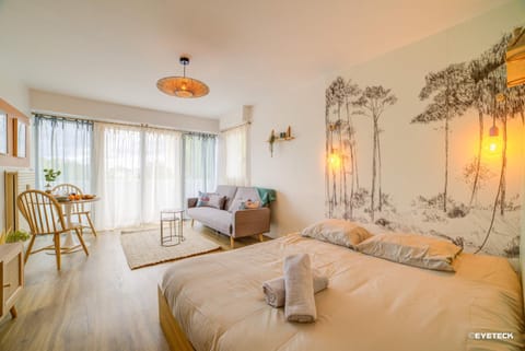 Bed, Living room, Photo of the whole room, Bedroom