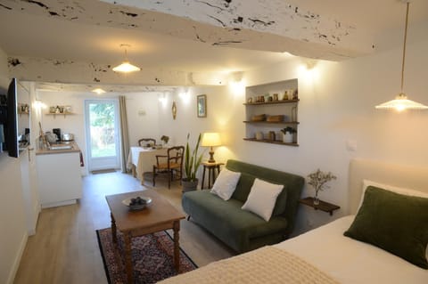 TV and multimedia, Living room, Photo of the whole room, Seating area