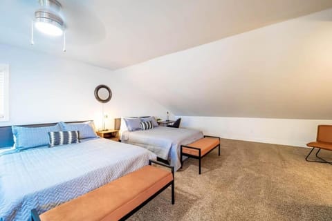 Fife Lake Lodge 2 Lakeside Apartment Units in One Apartment in Fife Lake