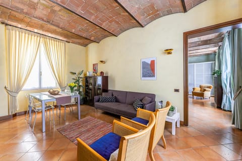 TV and multimedia, Living room, Photo of the whole room, Seating area, Dining area, Evening entertainment, Entertainment, internet, air conditioner