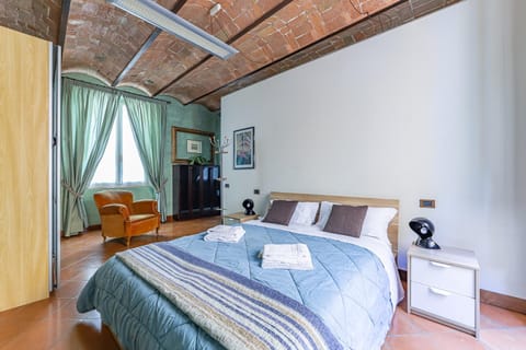 Bed, TV and multimedia, Photo of the whole room, Evening entertainment, Bedroom, Entertainment, internet, towels, wardrobe, air conditioner