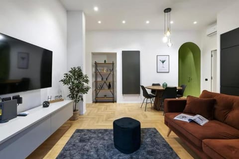 Communal lounge/ TV room, TV and multimedia, Living room, Seating area, Evening entertainment