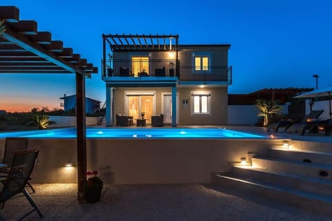 Property building, Balcony/Terrace, Swimming pool