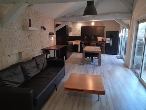 Restaurant/places to eat, Seating area, kitchen