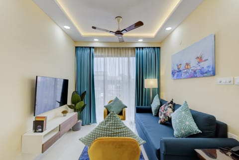 TV and multimedia, Living room, Seating area, Evening entertainment, fireplace