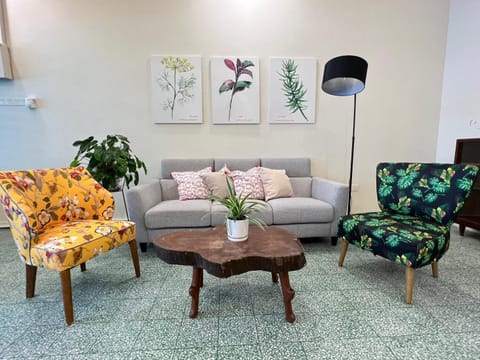 Communal lounge/ TV room, Living room, Seating area