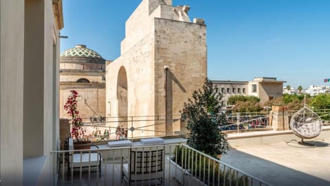 Property building, Nearby landmark, Day, View (from property/room), Balcony/Terrace, Landmark view