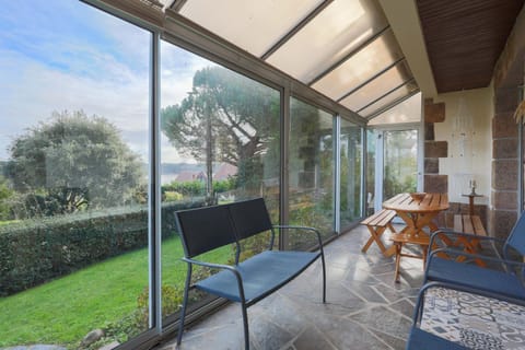 Les Camelias House in Locquirec